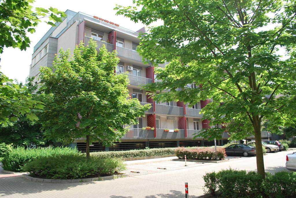 Chotěšovská With Parking Place * Praha